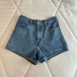 Levi’s High Waisted Mom Shorts, Size 29
